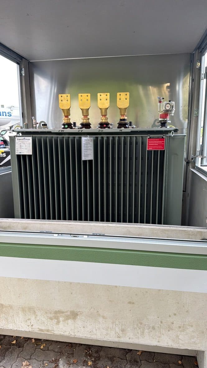 Installierte Trafostation mit Transformator von BG Energy